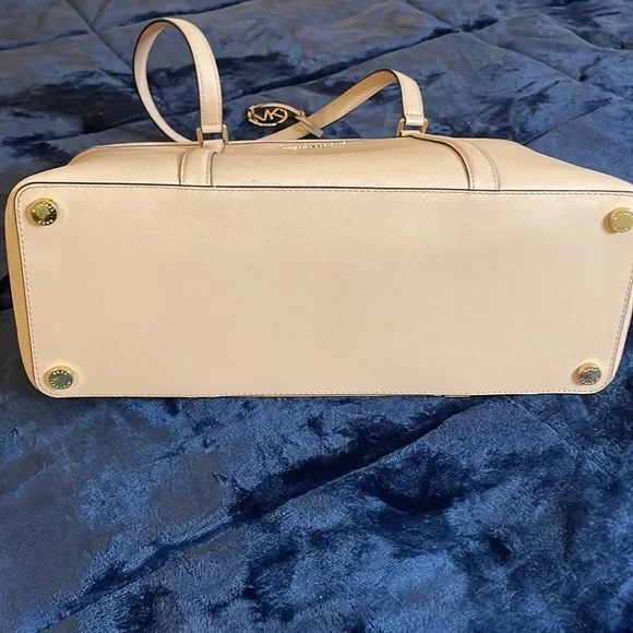 Blush pink Michael Kors bag - Picture 3 of 6